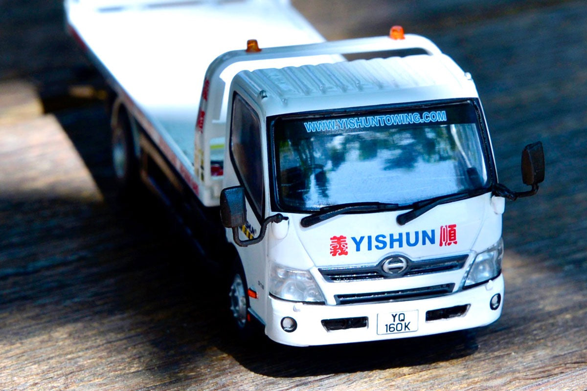 Tiny City 1:64 Scale Diecast Model Car - HINO300 Singapore YISHUN Flatbed Tow Truck