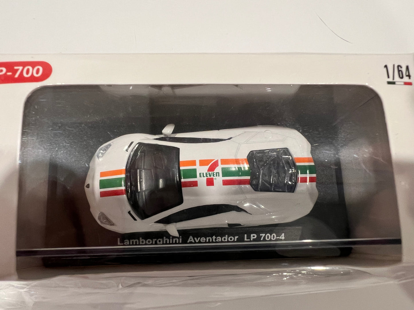 1:64 Scale Lamborghini Aventador Seven Eleven 7-11