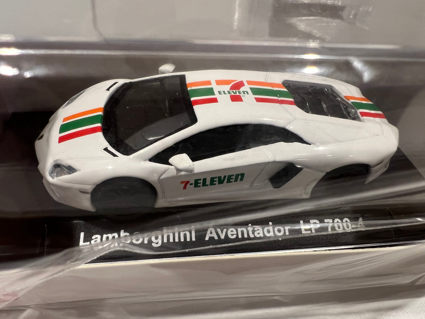 1:64 Scale Lamborghini Aventador Seven Eleven 7-11