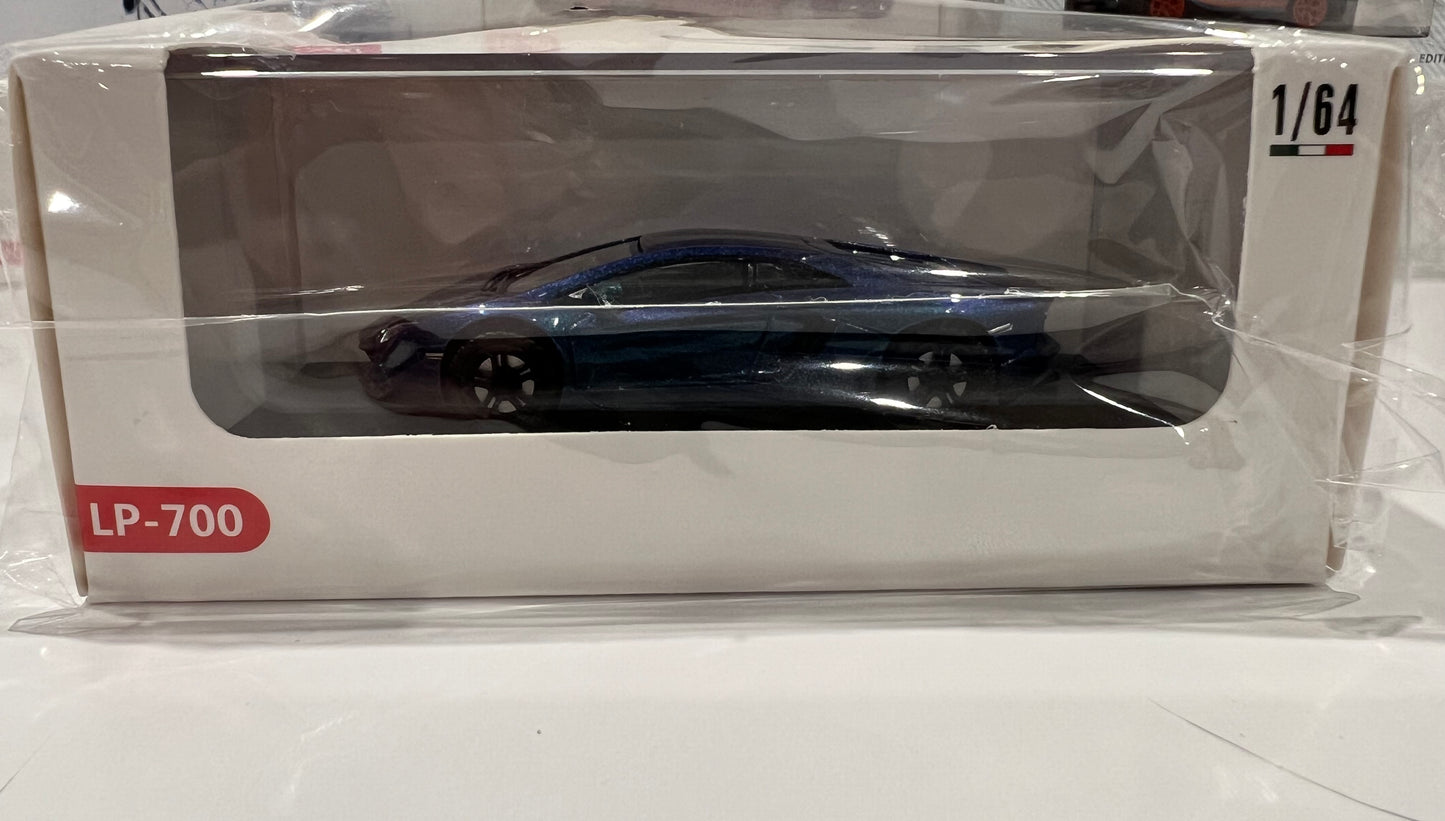 1:64 Scale Lamborghini Aventador Pearl Deep Blue