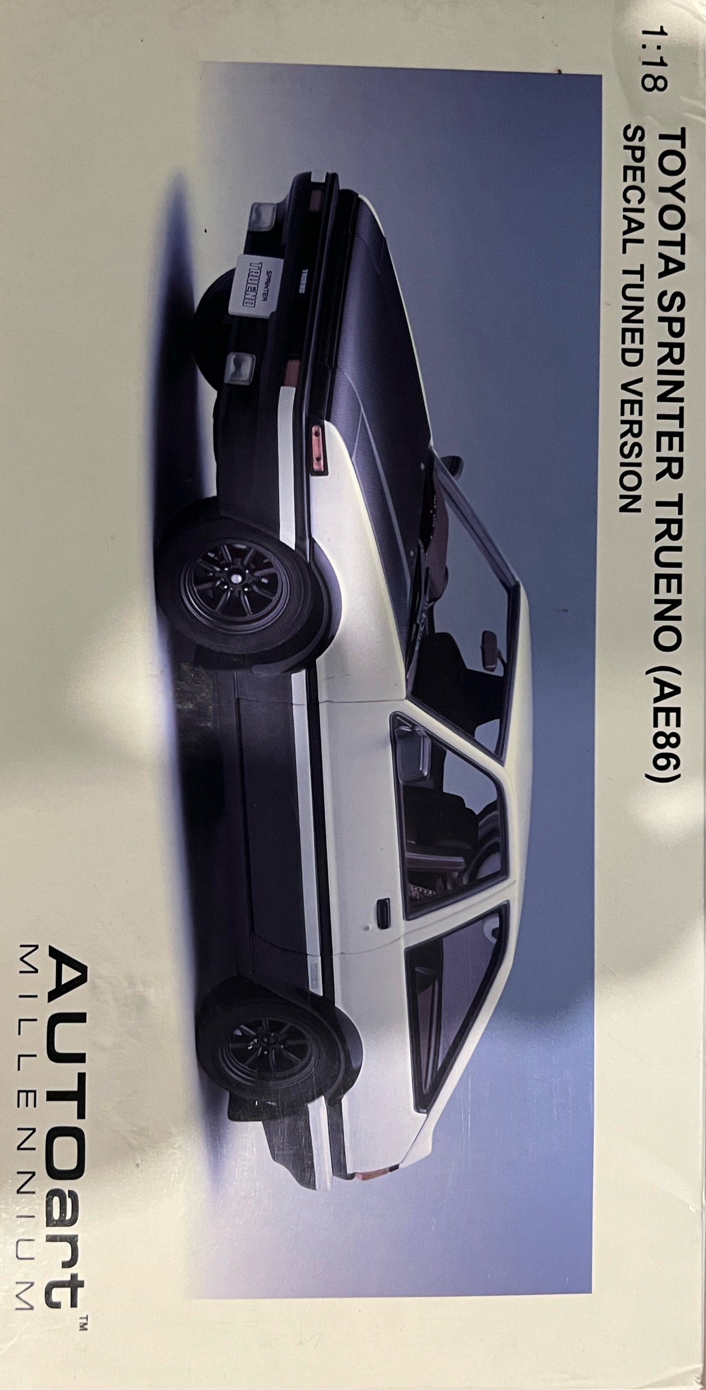 1:18 AUTOart Toyota Sprinter Trueno AE86 Special Tuned Version (White with Black Bonnet) Car Model