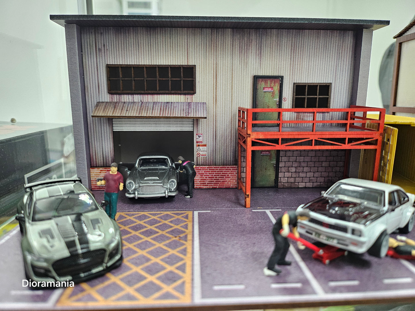MoreArt 1:64 Scale Car Workshop Diorama