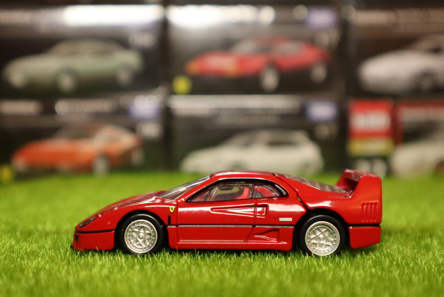 TOMICA Premium 1:62 Scale No.31 Ferrari F40 (Red)