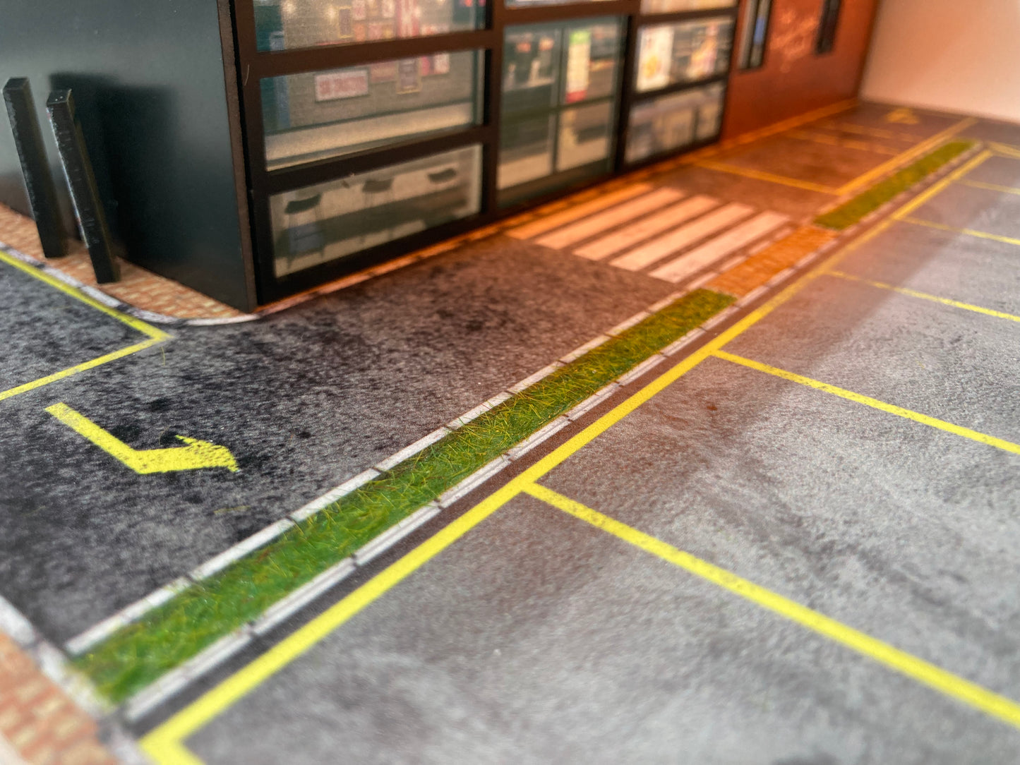 New 1:64 G-Fans Scale KFC (Australia) Drive Through Diorama With USB Light