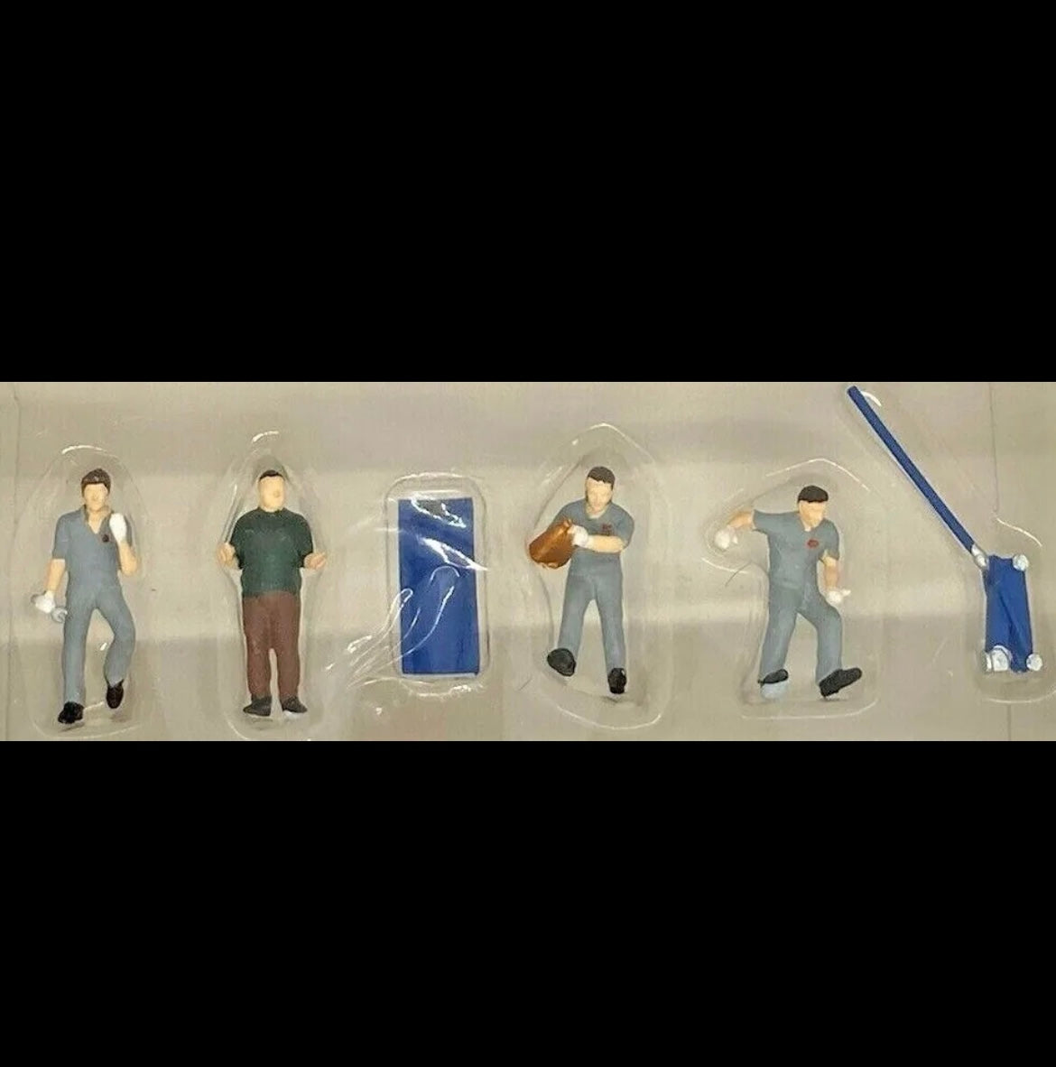 1:64 Scale Car Workshop Staffs