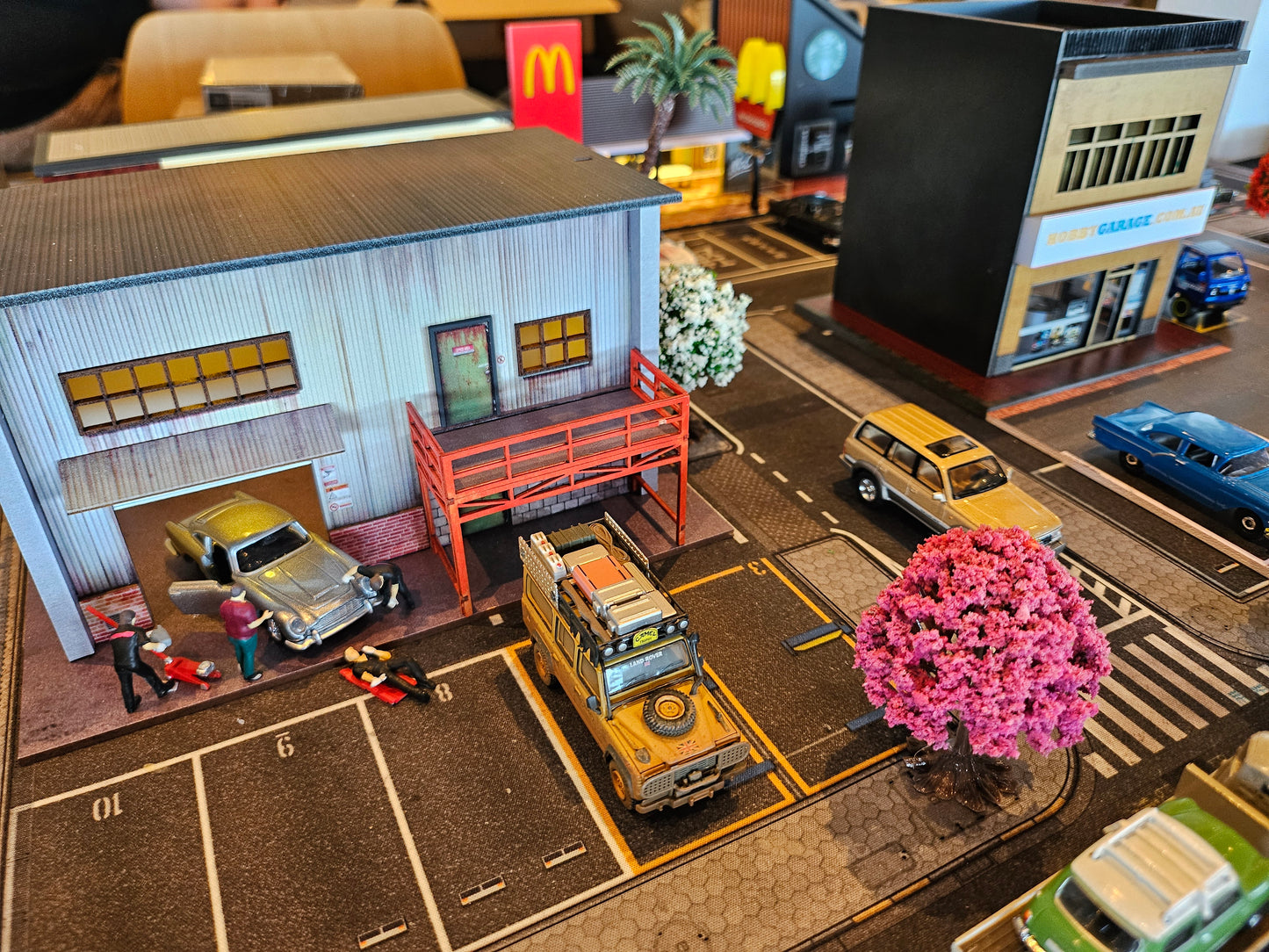 MoreArt 1:64 Scale Car Workshop Diorama