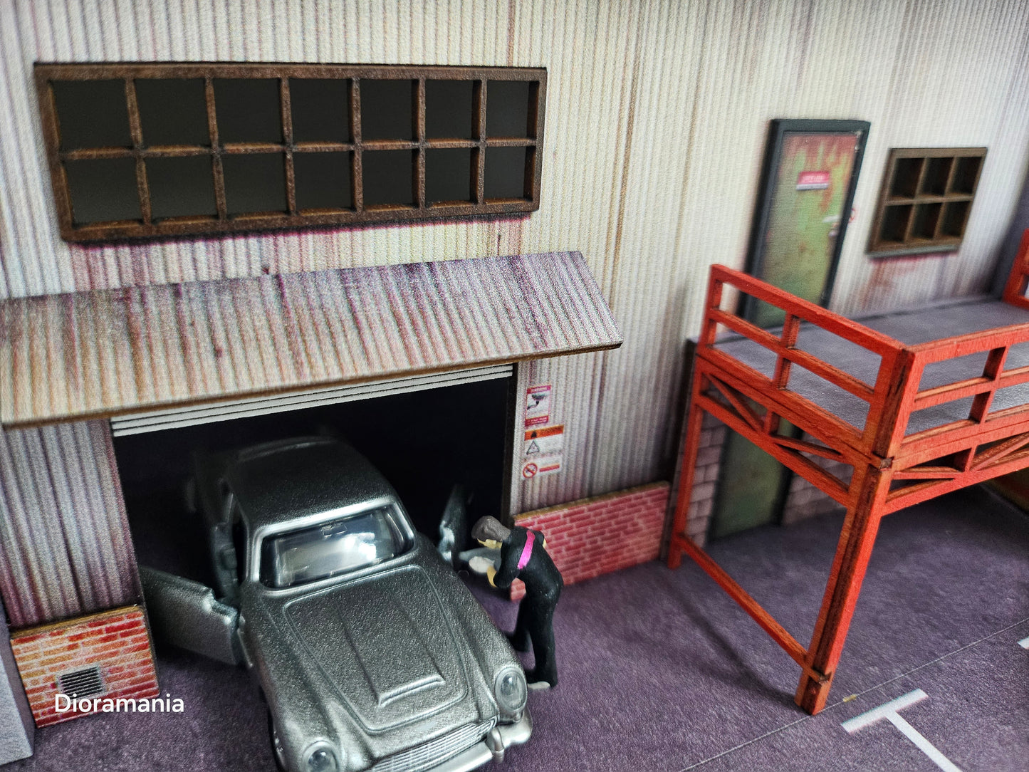 MoreArt 1:64 Scale Car Workshop Diorama