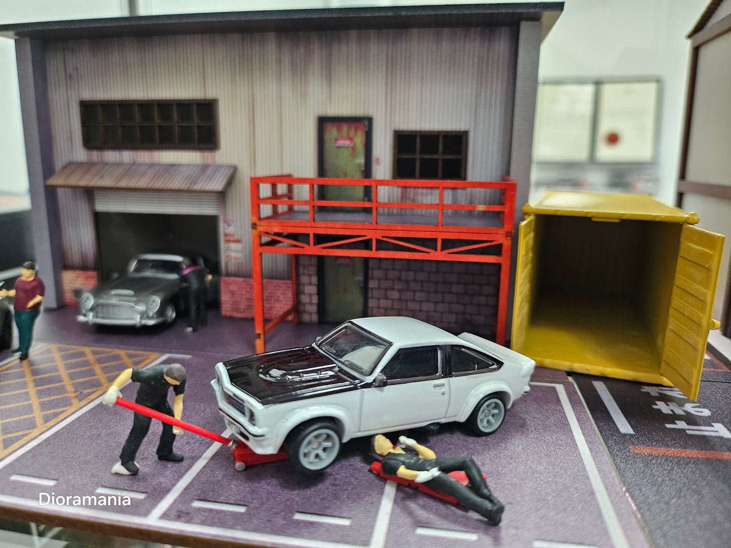 MoreArt 1:64 Scale Car Workshop Diorama