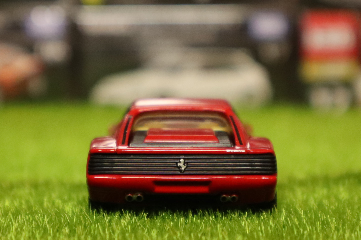 TOMICA Premium 1:64 Scale No.06 Ferrari Testarossa (Red)