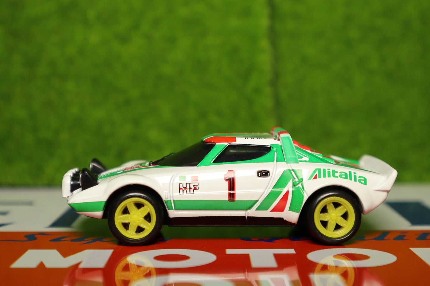 TOMICA Premium 1:64 Scale No.19 Lancia Stratos HF Rally