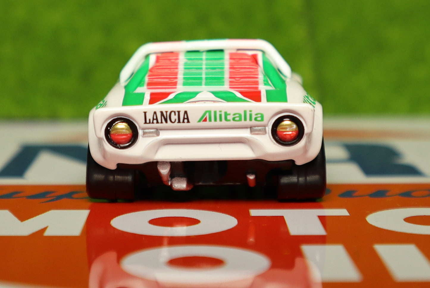 TOMICA Premium 1:64 Scale No.19 Lancia Stratos HF Rally