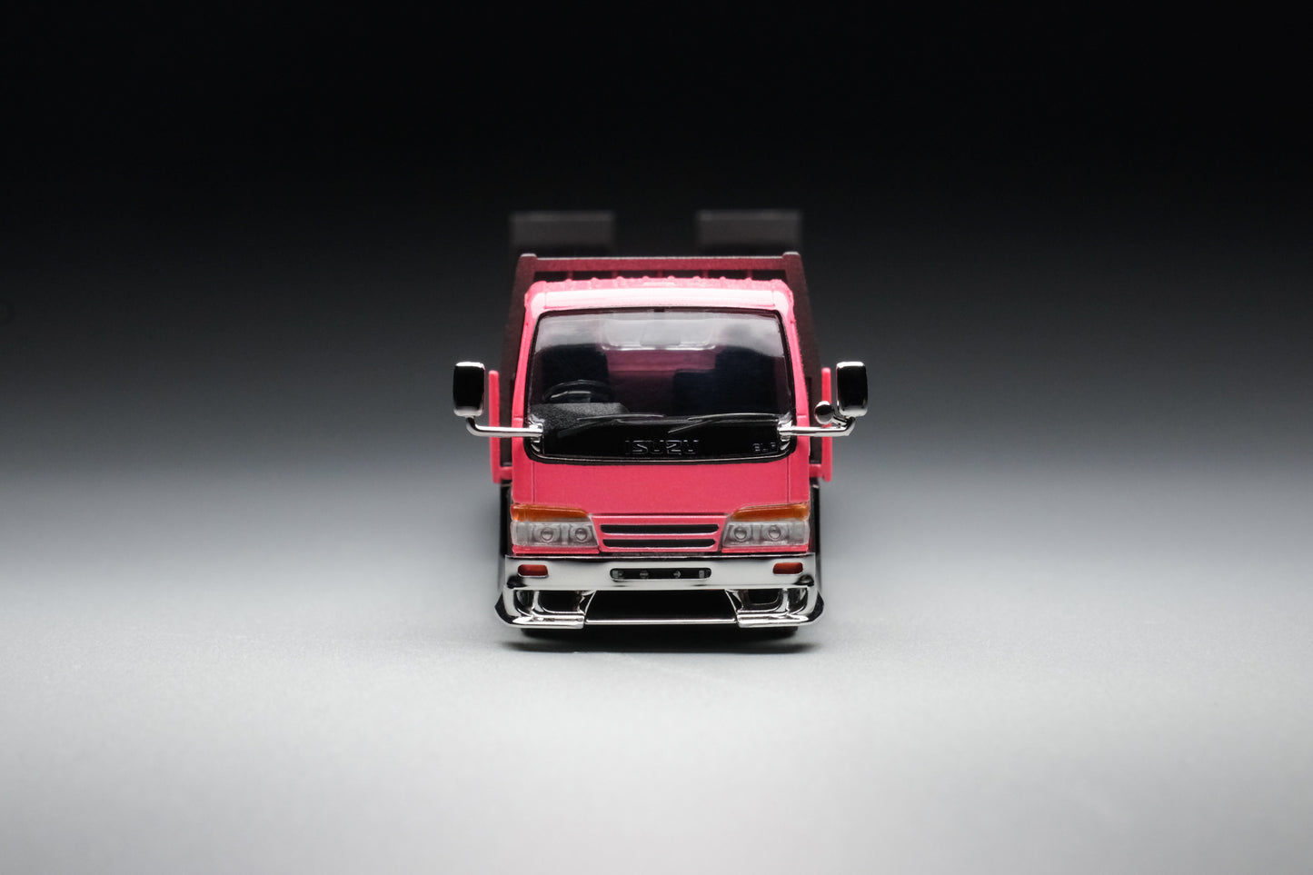 1:64 Scale Diecast Pink Isuzu ELF Custom Tow Truck