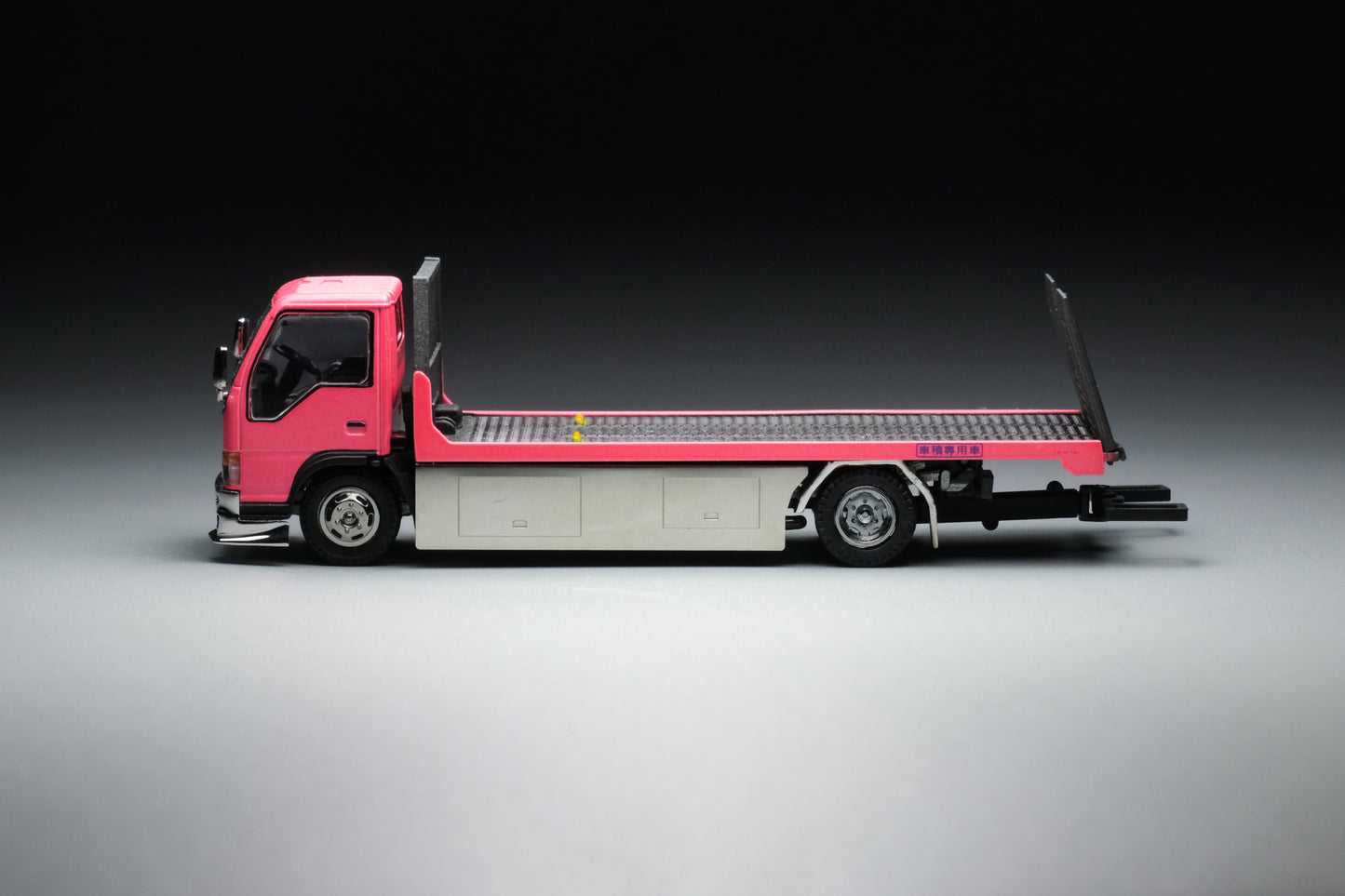 1:64 Scale Diecast Pink Isuzu ELF Custom Tow Truck